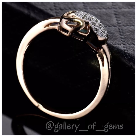 ✨Size 6✨Swarovski Crystal 18K Gold Heart Ring! - Picture 3 of 7